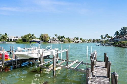 1900 Gulf Shore Blvd, Naples FL 34102-4602 exterior