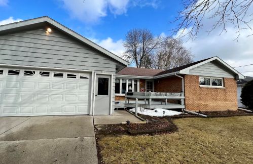 2142 Lexington Dr, Manitowoc, WI 54220-1735