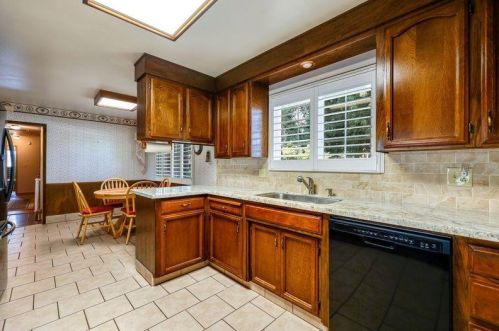504 Greenwich Ln, Modesto CA  95350-1506 exterior
