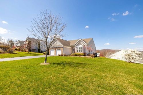 58 Vista Way, Bloomfield, CT 06002-5012
