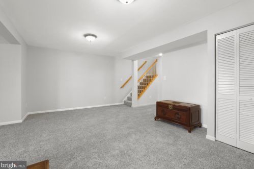 8806 Howland Pl, Bristow VA  20136-5708 exterior