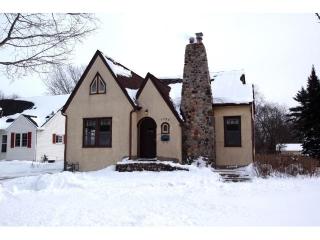 1724 Albert St, Saint Paul, MN 55113-6211