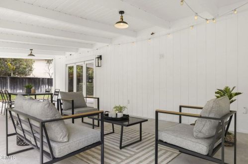 1121 Port Cir, Oxnard CA  93035-2212 exterior