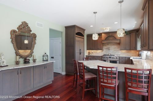 8 Benton Ave, Leonardo NJ  07737-1403 exterior