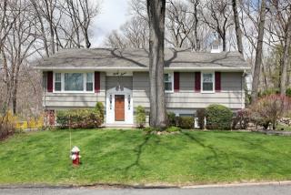37 Beech St, Oakland, NJ 07436-3928