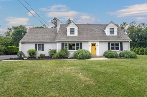 72 Maple Ave, Fishkill NY  12524-2213 exterior