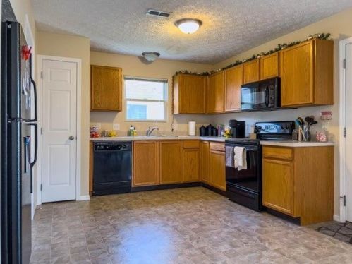 2264 Kilchurn Dr, Marion OH  43302-8739 exterior