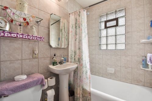 976 58, Milwaukee WI 53214-3367 exterior