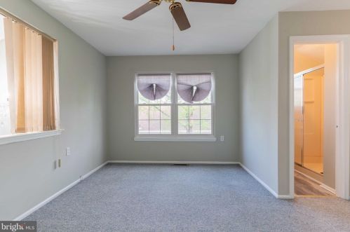 21 Kelly Dr, West Deptford NJ  08096-6711 exterior