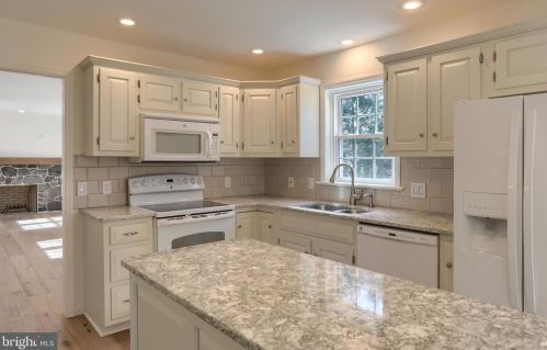 850 Zermatt Dr, Hummelstown PA  17036-9706 exterior