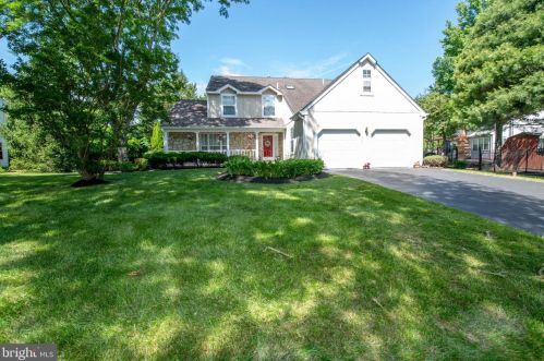 560 Heritage Oak Dr, Yardley, PA 19067-5625