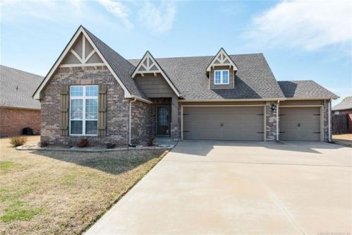 9012 156th East Ave, Owasso, OK 74055-8544