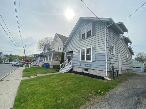 19 Chestnut St, Middletown, NY 10940-5611