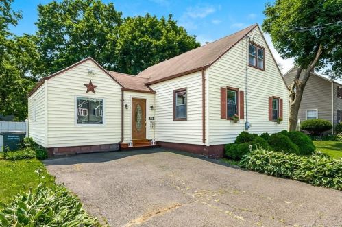 98 Hooker Rd, Bridgeport, CT 06610-1316