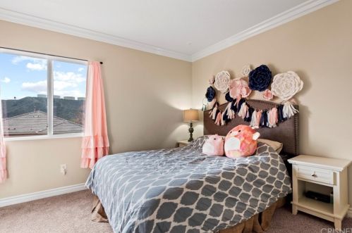 28423 Connick Pl, Santa Clarita CA  91350-1991 exterior