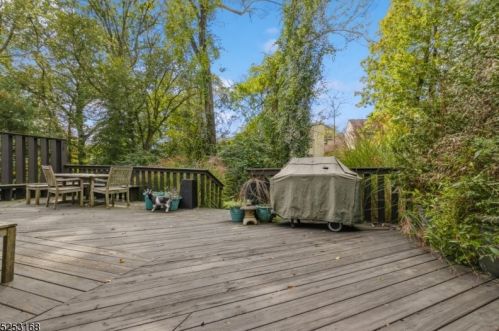 11 Poplar Ln, Morristown NJ  07960-6769 exterior