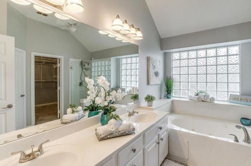 1005 Tanglewood Ln, Lewisville TX  75028-8234 exterior