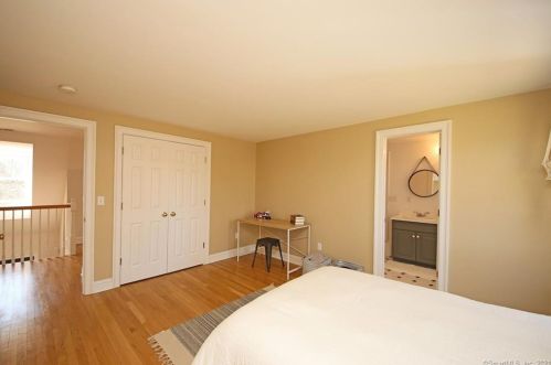 26 Oak Knoll Rd, Ridgefield CT  06877-4334 exterior