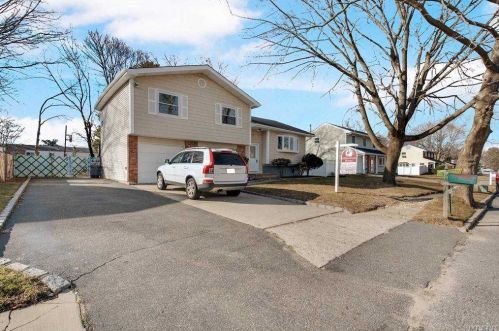 140 Root Ave, Central Islip, NY 11722-2809