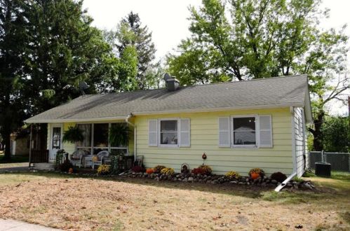 419 2nd St, Walworth, WI 53184-9507