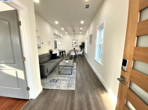 836 47th St, Oakland CA  94608-3202 exterior