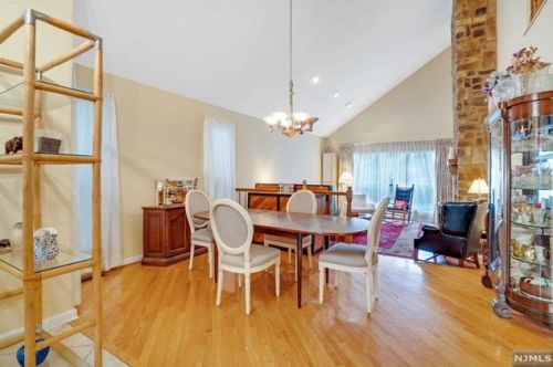 97 Suleski Ct, Mahwah NJ  07430-2961 exterior