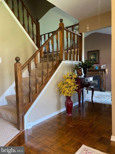1037 Hemlock Ln, West Enola, PA 17025-2043