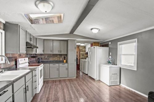 6106 London Groveport Rd, Darbydale, OH 43123-9568