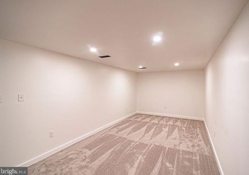 415 Liberty St, Charles Town WV  25414-1827 exterior