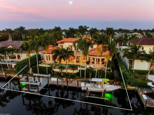 1888 6th St, Naples, FL 34102-7516