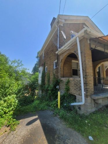 244 Parkfield St, Pittsburgh, PA 15210-4173