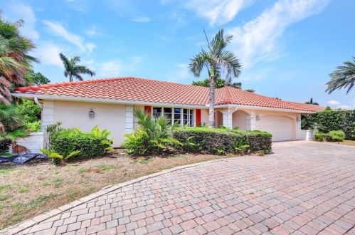 529 Neapolitan Way, Naples, FL 34103-8567