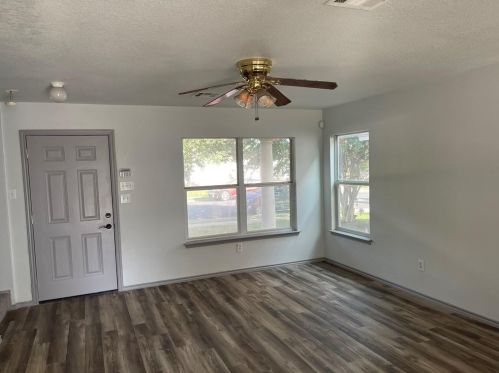 5612 Man O War Stretch Dr, Del Valle, TX 78617-5858