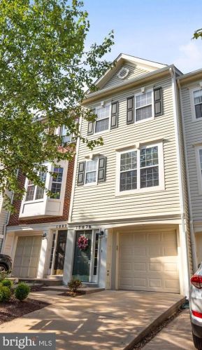 10026 Lord Lovat Way, Bristow, VA 20136-3022