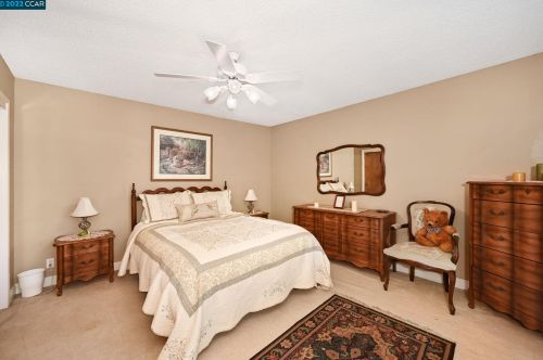 5525 Merritt Dr, Concord CA 94521-4708 exterior