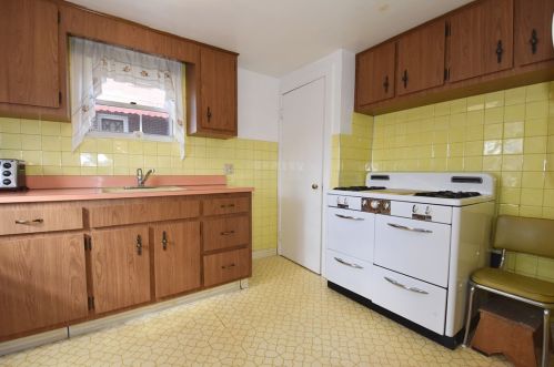 584 Bigelow St, Pittsburgh PA  15207-1272 exterior