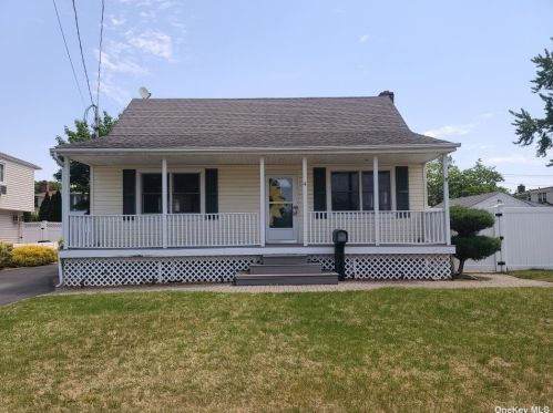 4 Iram Pl, Bethpage, NY 11714-2832