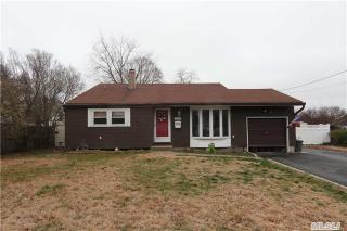 2919 Chestnut Ave, Gordon Heights, NY 11763-1901