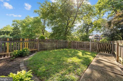 30 Servan Ct, Wilmington, DE 19805-2945