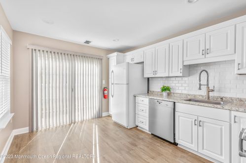 32 Picket Pl, East Freehold NJ  07728-9532 exterior