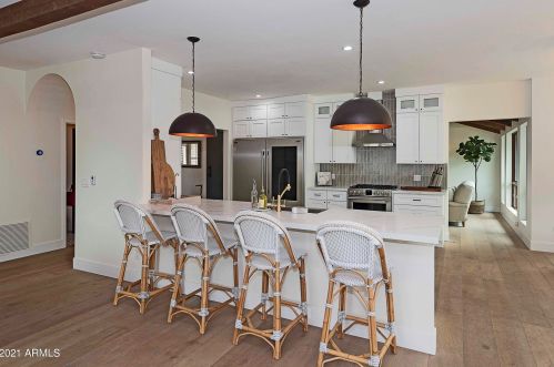 5301 Paradise Dr, Scottsdale AZ 85260-5433 exterior