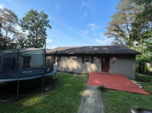 2009 Pittsburgh St, South Connellsville, PA 15425-5226