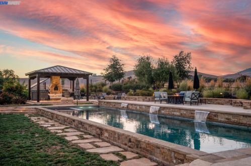 1080 Victorine Rd, Livermore CA  94551-6635 exterior