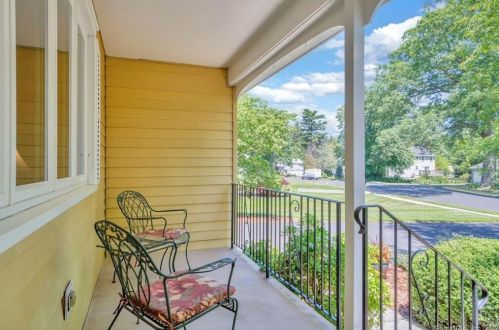 284 Quarry Brook Dr, Wapping, CT 06074-6503