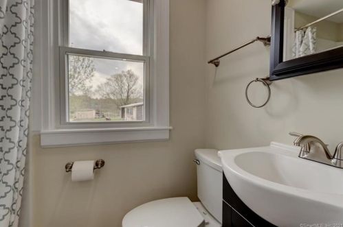 191 Lee St, Middletown CT  06457-5601 exterior