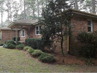 4052 Shore Dr, Virginia Beach VA  23455-2817 exterior