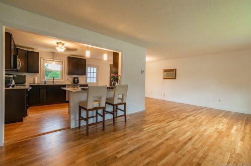 14 Dellwood Dr, Waterbury, CT 06708-3905