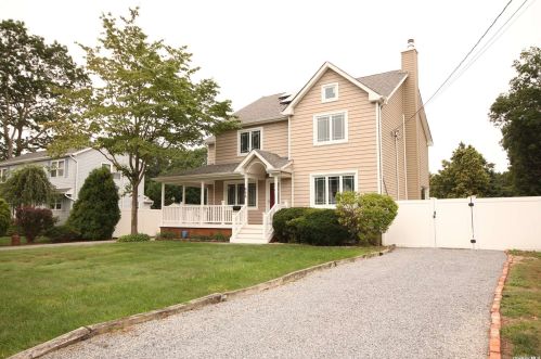 656 Sandra Ave, West Islip NY  11795-2524 exterior