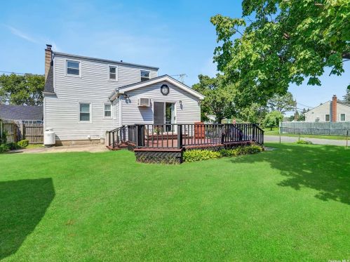 176 Marcy St, Babylon, NY 11704-3402