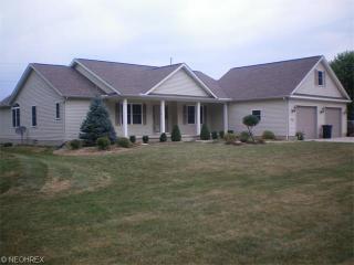 14617 Kneisel Rd, Vermilion, OH 44089-9203